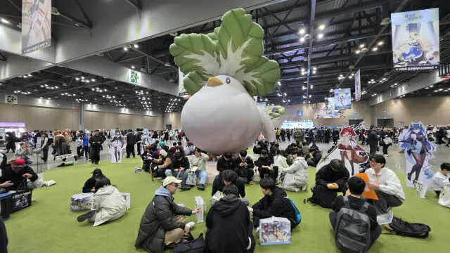 킨텍스에 6미터 배추닭이 떴다: 아주르 프로밀리아 CBT 닻을 올리다 대표 이미지